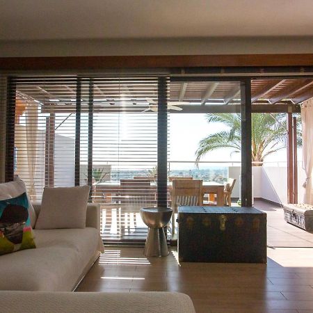 Penthouse Duplex Overlooking The Mediterranean Larnaca Exterior photo