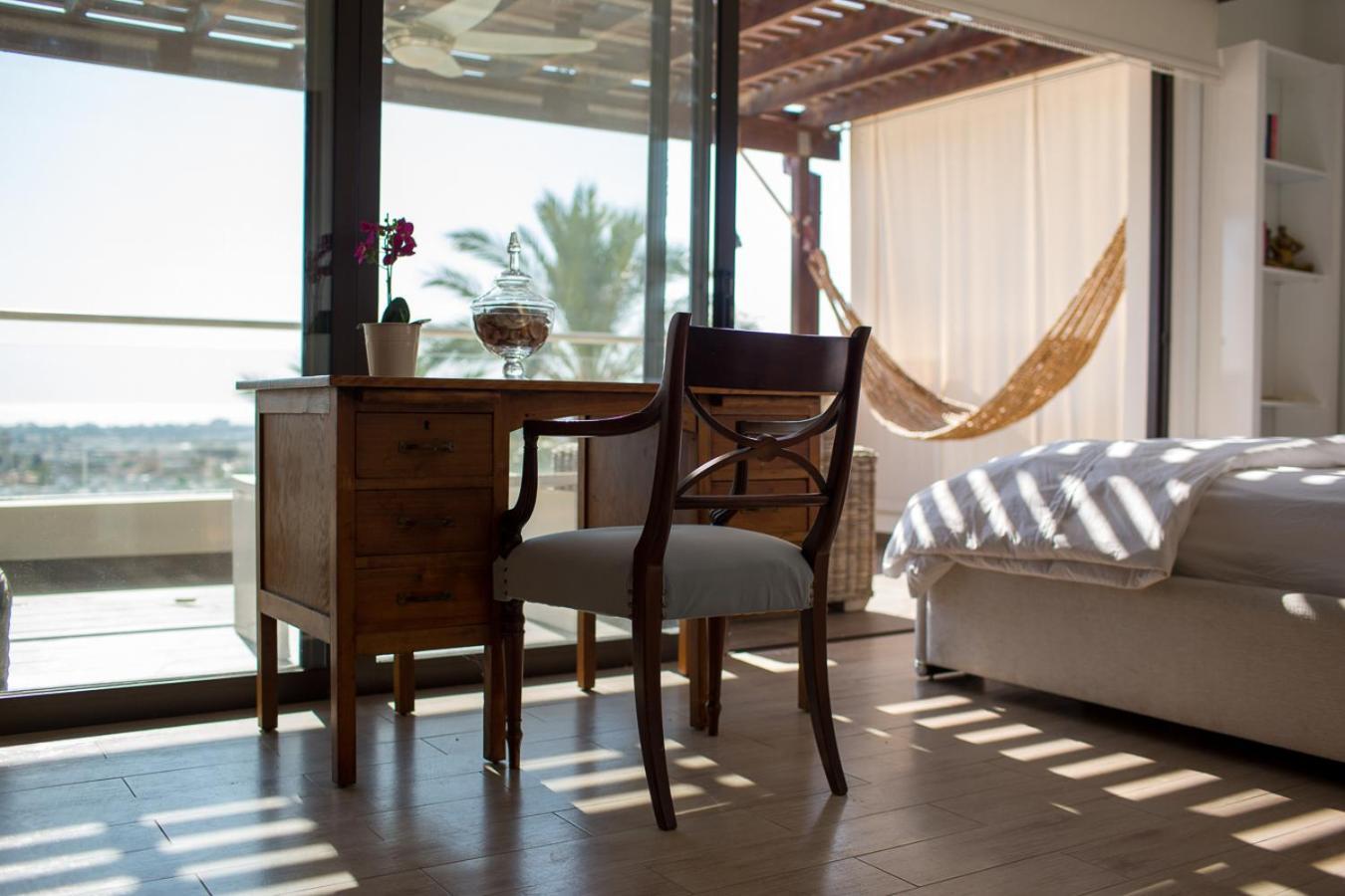 Penthouse Duplex Overlooking The Mediterranean Larnaca Exterior photo