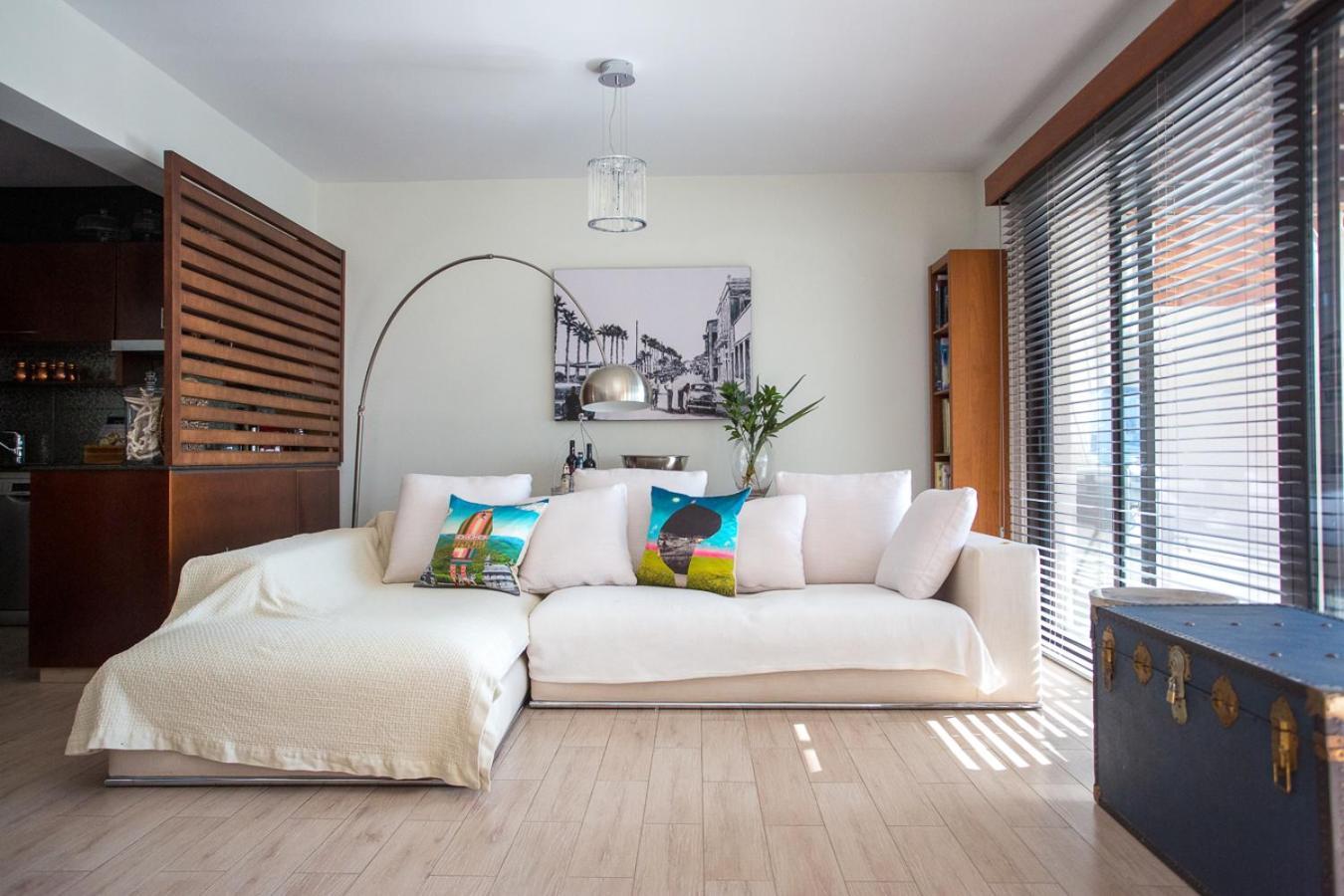 Penthouse Duplex Overlooking The Mediterranean Larnaca Exterior photo