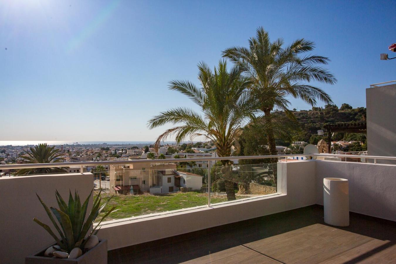 Penthouse Duplex Overlooking The Mediterranean Larnaca Exterior photo