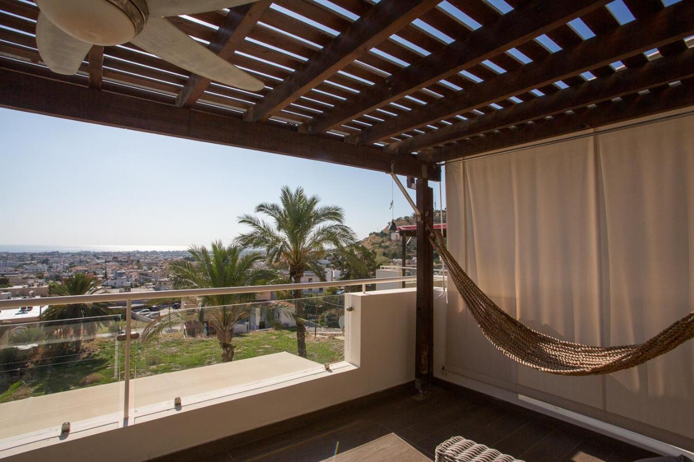 Penthouse Duplex Overlooking The Mediterranean Larnaca Exterior photo