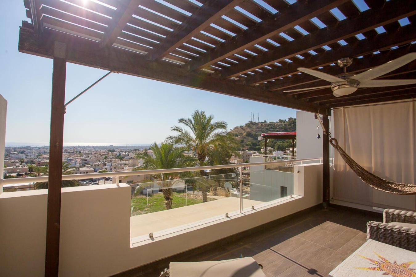 Penthouse Duplex Overlooking The Mediterranean Larnaca Exterior photo