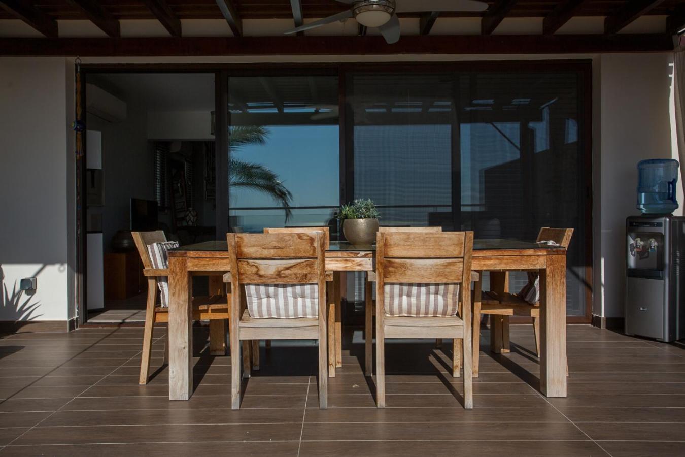 Penthouse Duplex Overlooking The Mediterranean Larnaca Exterior photo