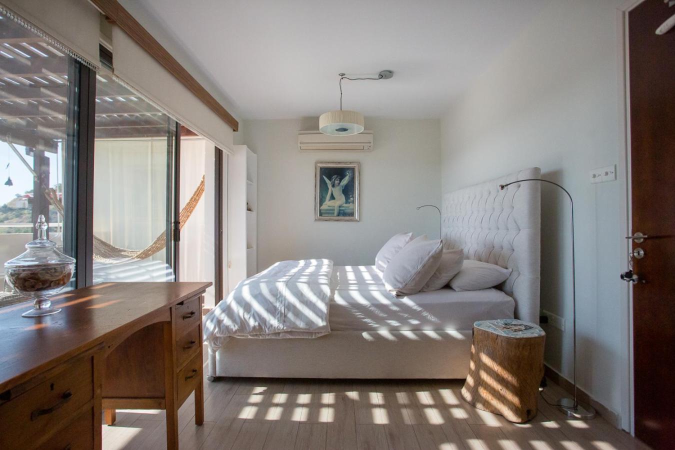 Penthouse Duplex Overlooking The Mediterranean Larnaca Exterior photo