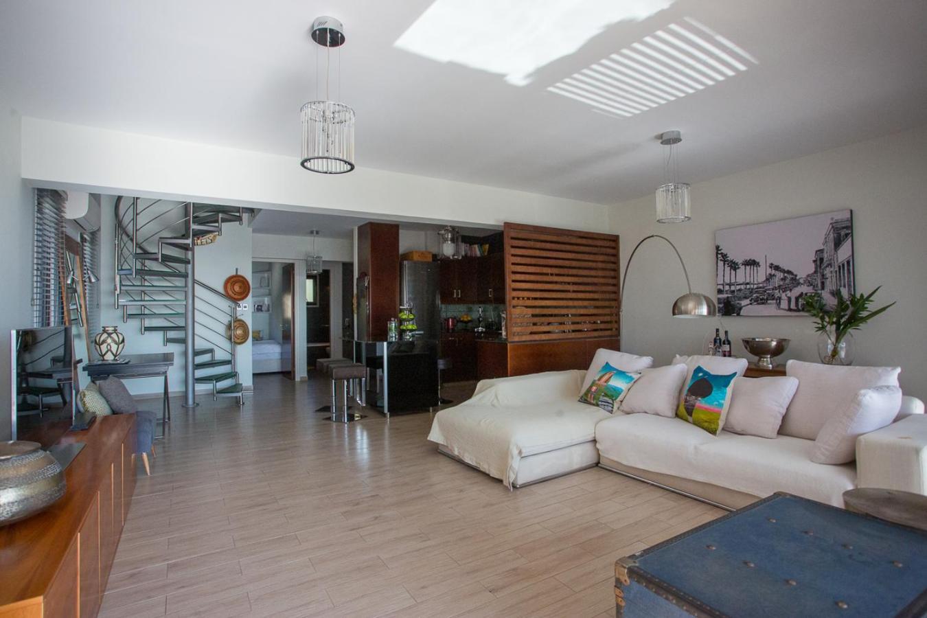 Penthouse Duplex Overlooking The Mediterranean Larnaca Exterior photo