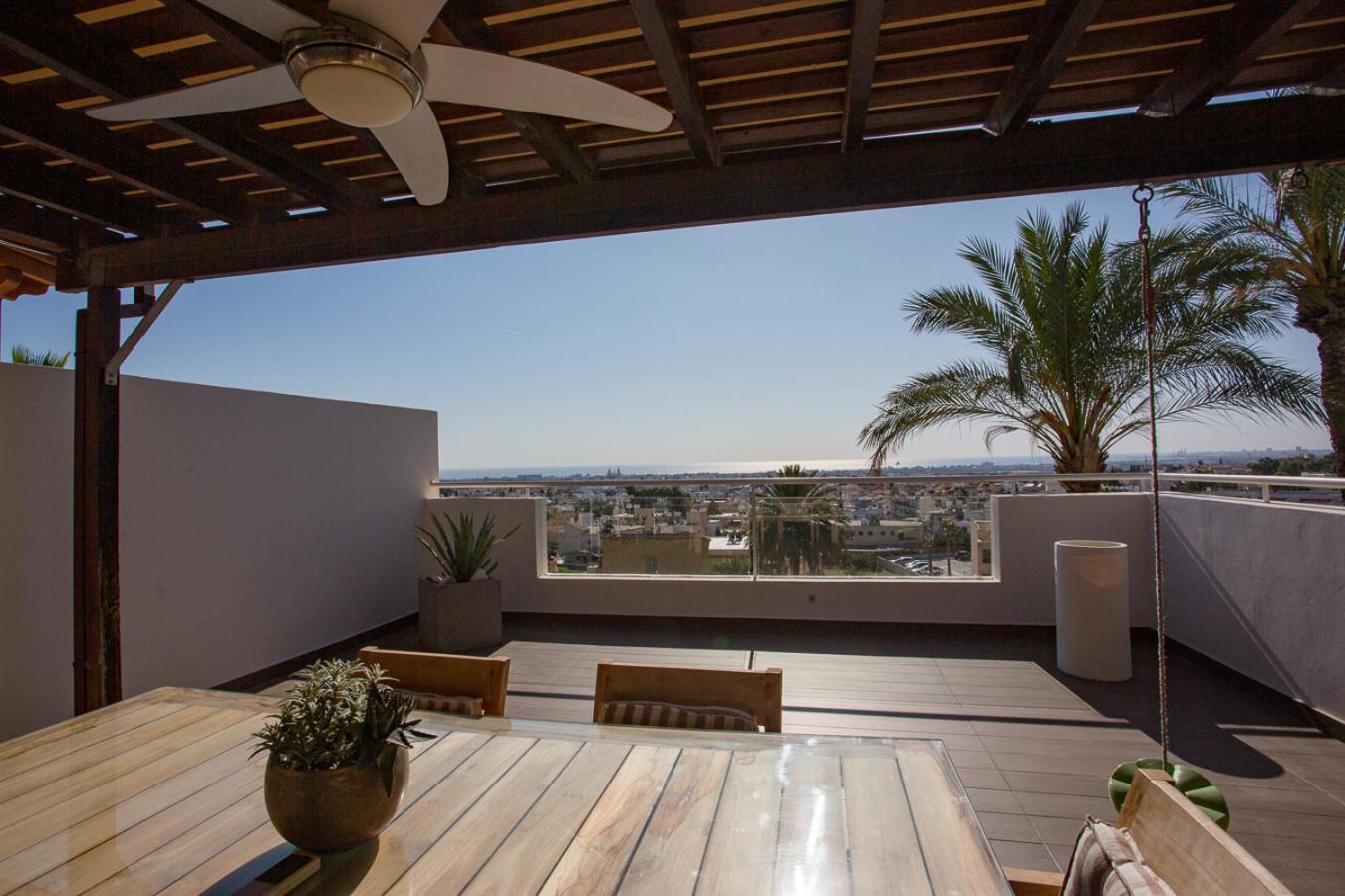 Penthouse Duplex Overlooking The Mediterranean Larnaca Exterior photo
